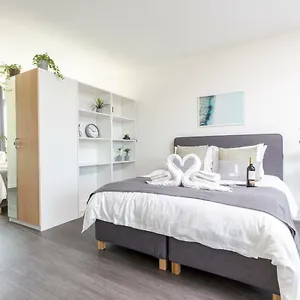 https://city-center-penthouse-w-balcony-delft-20f.ihotelsrotterdam.com